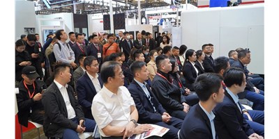 创世纪集团CCMT2024新品宣布会盛大揭幕，，，高端五轴机床引领行业立异潮流